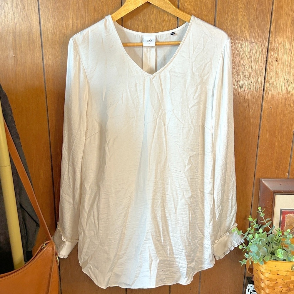 Cabi Women's White Long Sleeve V Neck Blouse with Ruffle‎ Cuffs - Size L